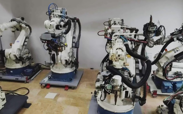 Pre-Owned Industrial Robots